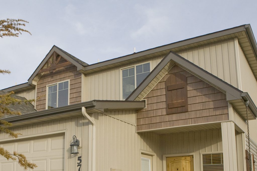 In ‘Wood’ Country, Vinyl Shake Siding Luxuriously Exceeds Expectations