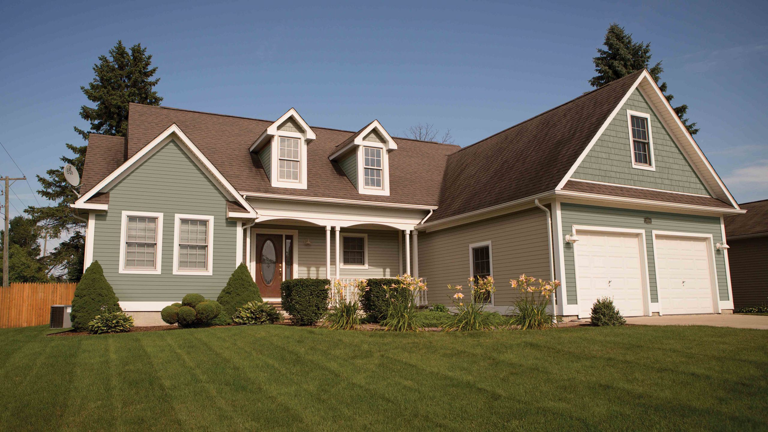 Accommodating Expansion and Contraction in Vinyl Siding Installation ...